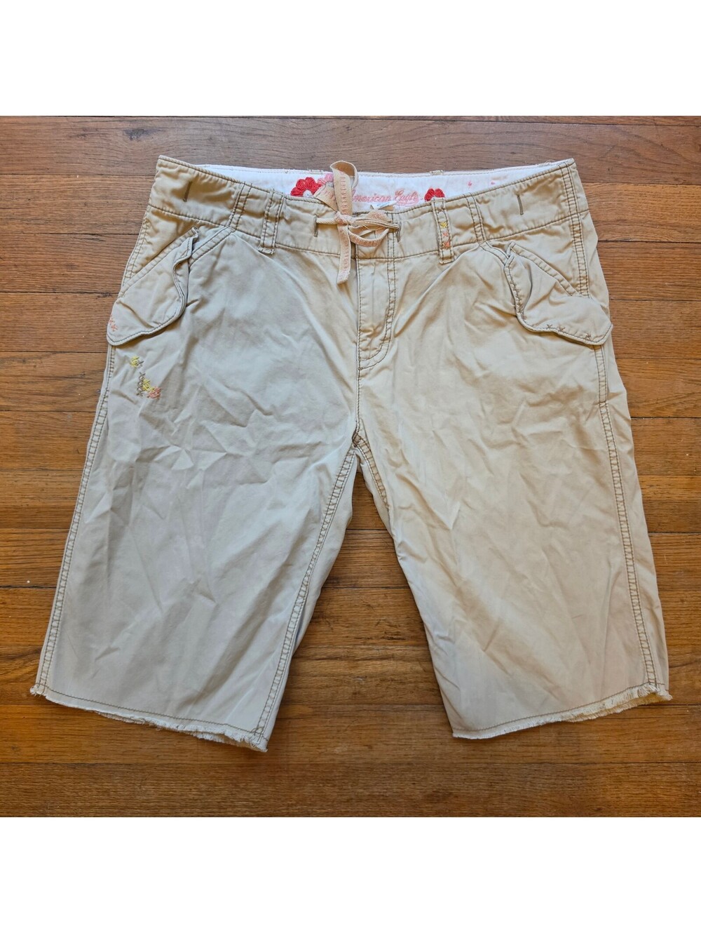 2000s y2k American Eagle khaki bermuda shorts